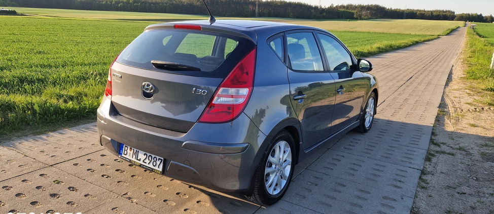 Hyundai I30 cena 20900 przebieg: 181000, rok produkcji 2011 z Bytów małe 781